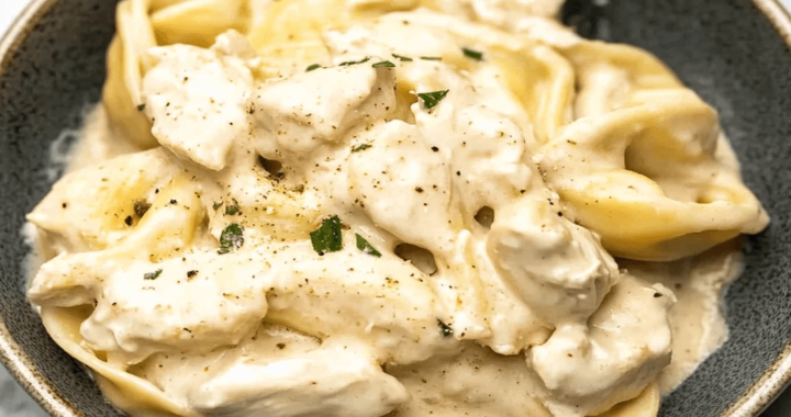 Decadent and Creamy Chicken Tortellini Alfredo Recipe (1)