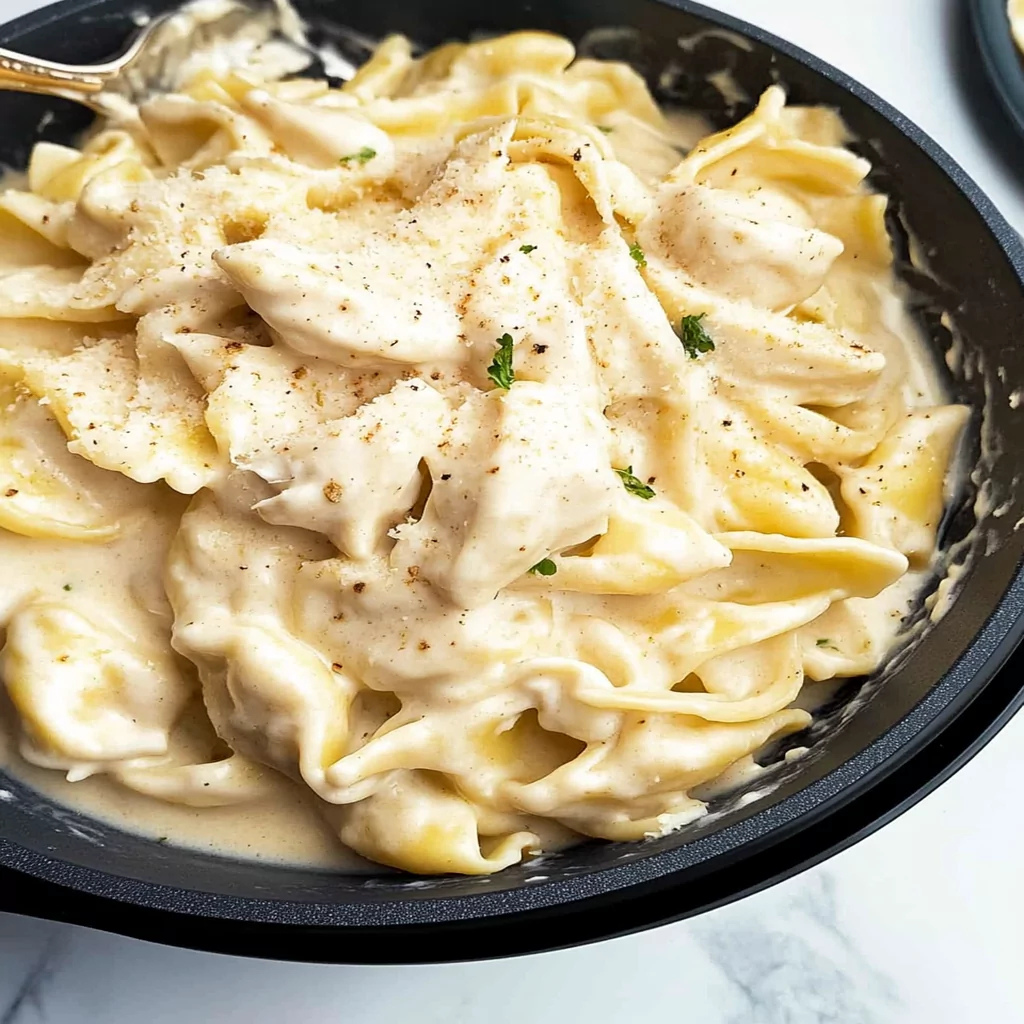 Decadent and Creamy Chicken Tortellini Alfredo Recipe (3)