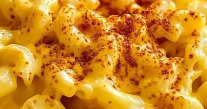 Cheesy & Creamy Crockpot Mac and Cheese – Easy Dinner Win! (2)
