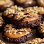The Best Homemade Samoas Cookies Recipe – Crispy, Chewy & Chocolatey! (1)