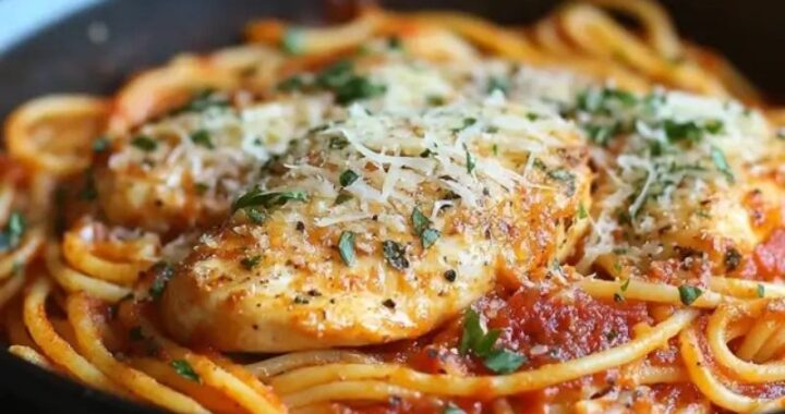 Easy Chicken Parmesan Pasta Bake for Family Dinners (3)
