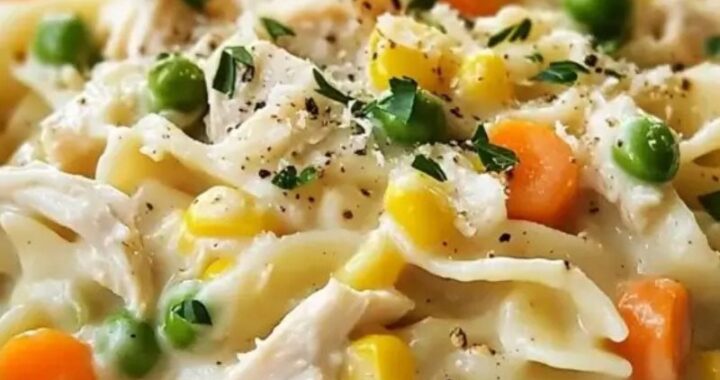 Easy Chicken Pot Pie Pasta Recipe – Comfort Food in One Pot (4)