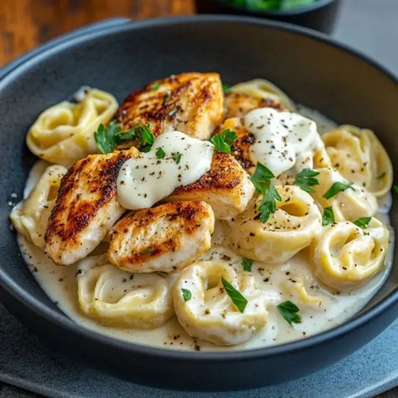 Easy Tortellini Alfredo with Grilled Chicken – Creamy, Quick & Delicious Dinner Idea (1)