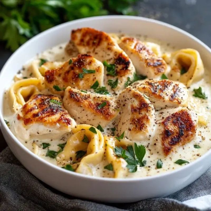 Easy Tortellini Alfredo with Grilled Chicken – Creamy, Quick & Delicious Dinner Idea