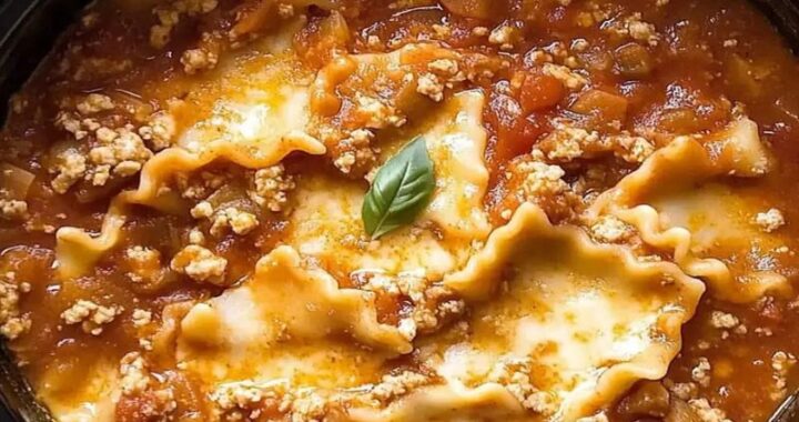Easy Hearty Crock Pot Lasagna Soup Recipe for Slow Cooker Lovers (1)
