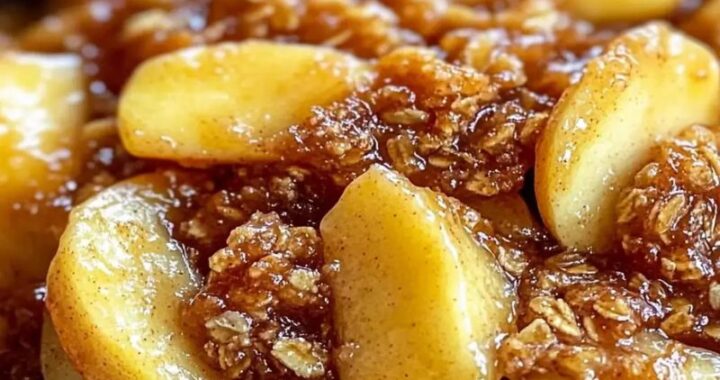 Irresistible Slow Cooker Apple Crisp Recipe – Easy & Delicious Fall Dessert (1)