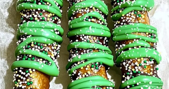 Quick Festive Green Chocolate Pretzels – Only 3 Ingredients Needed! (3)